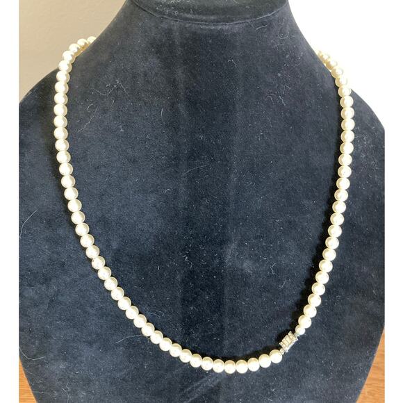Vintage 1960s Faux Pearl Necklace with Bow Clasp | 27" long - Picture 3 of 3